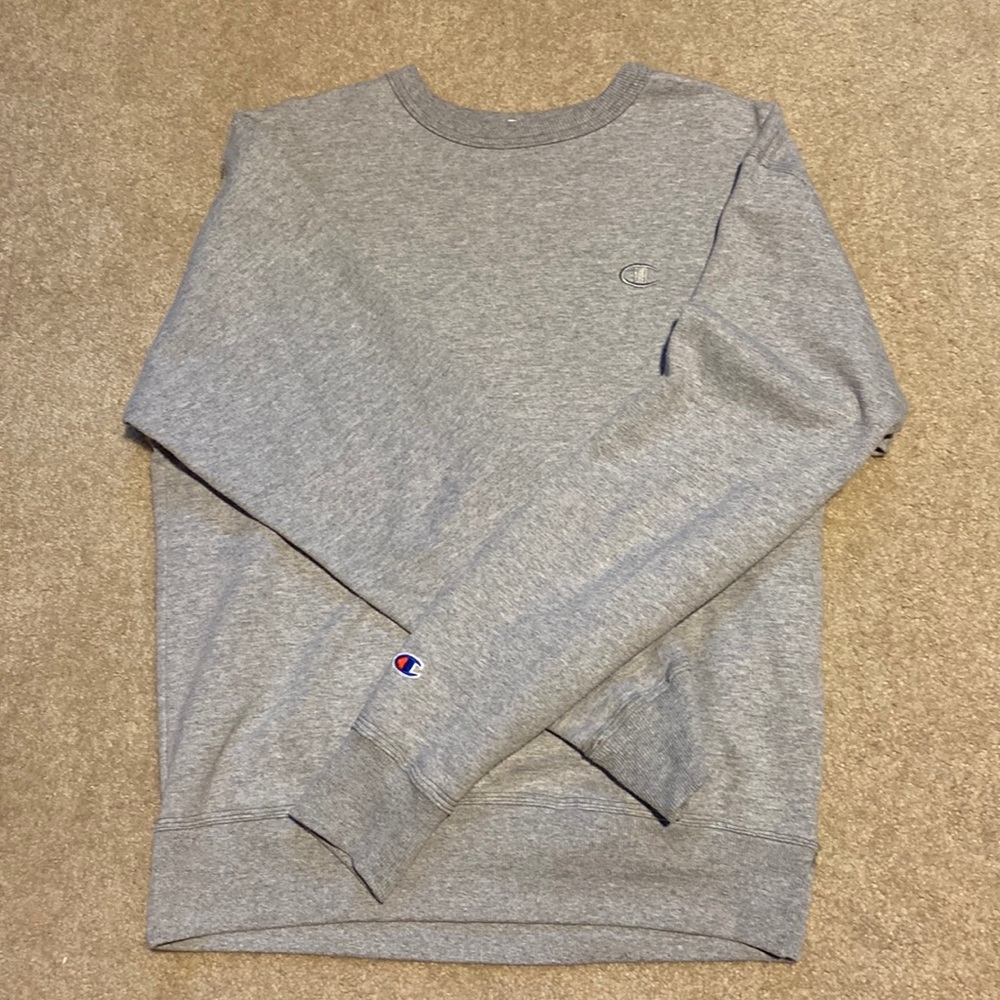 Champion Fleece Crewneck Sweatshirt, Gray Heather color-way, Men’s size medium